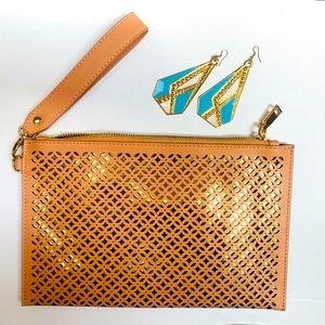Gorgeous Gold & Tan Clutch w/ Earrings